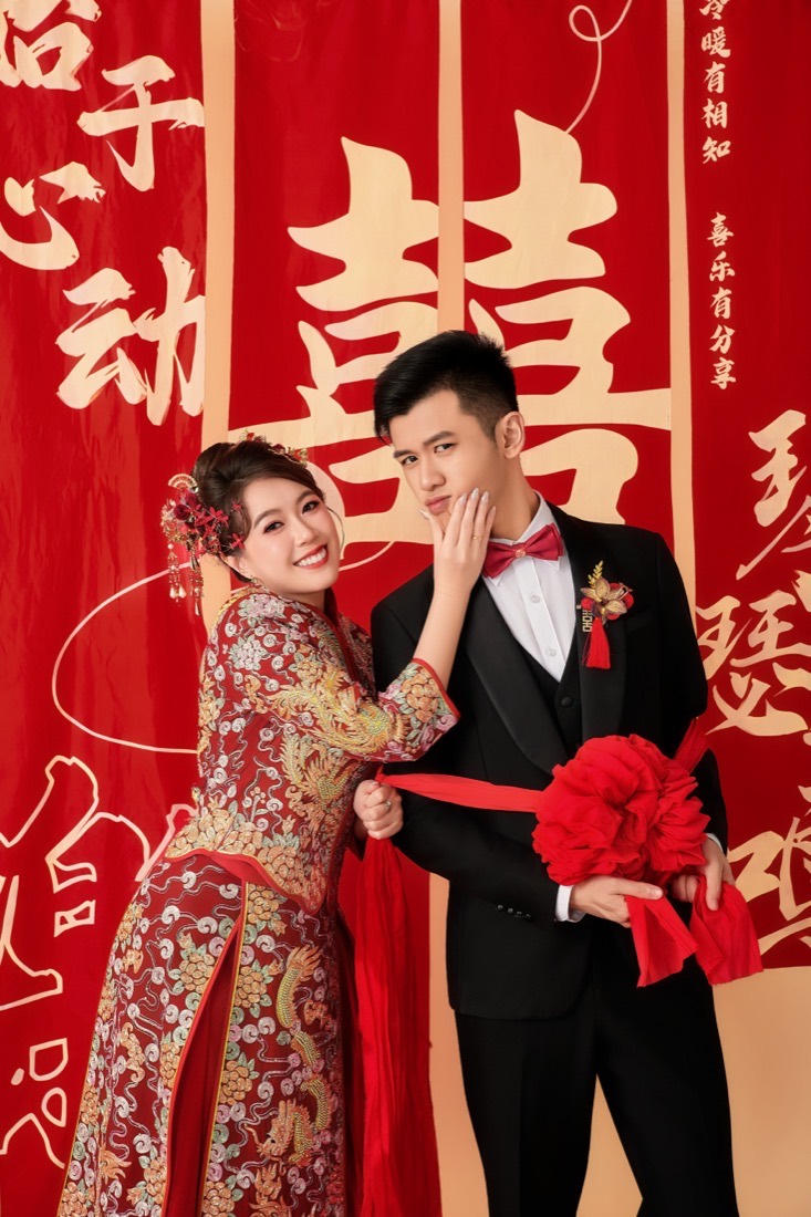 Zhi Yang and Chang Jing in traditional red wedding attire